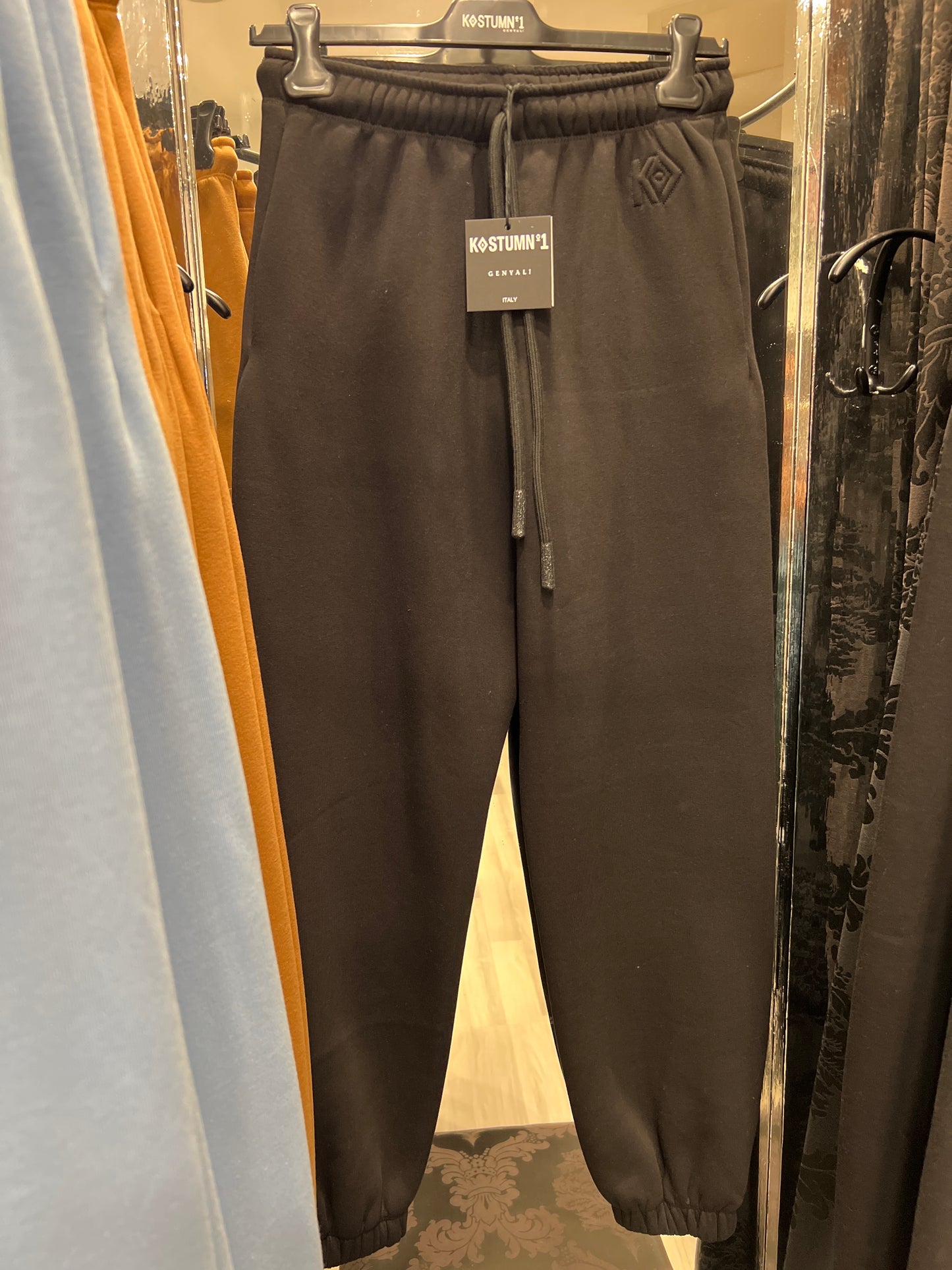 Pantalone jogger kostumn1