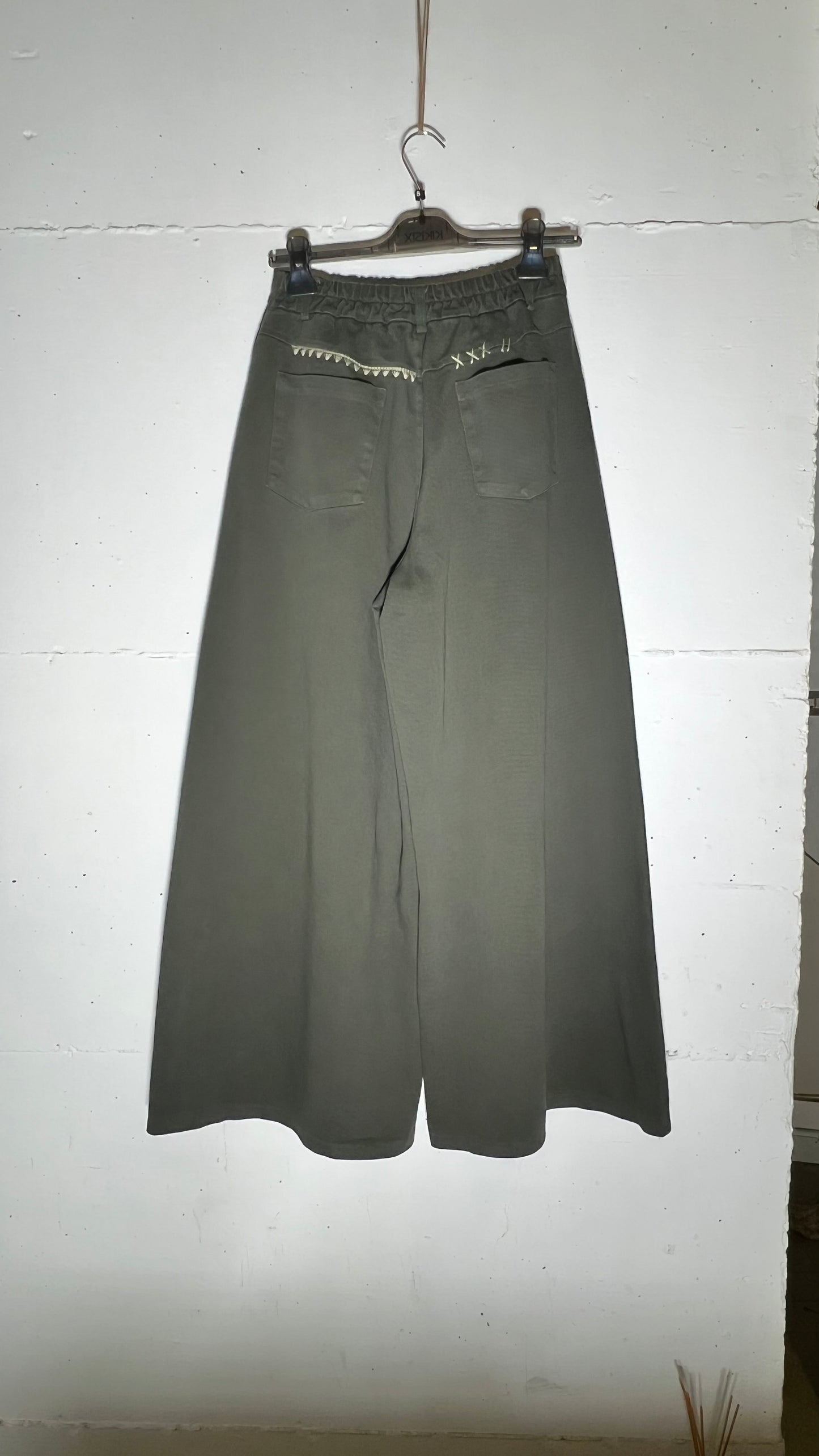 Jeans palazzo con ricamo kikisix