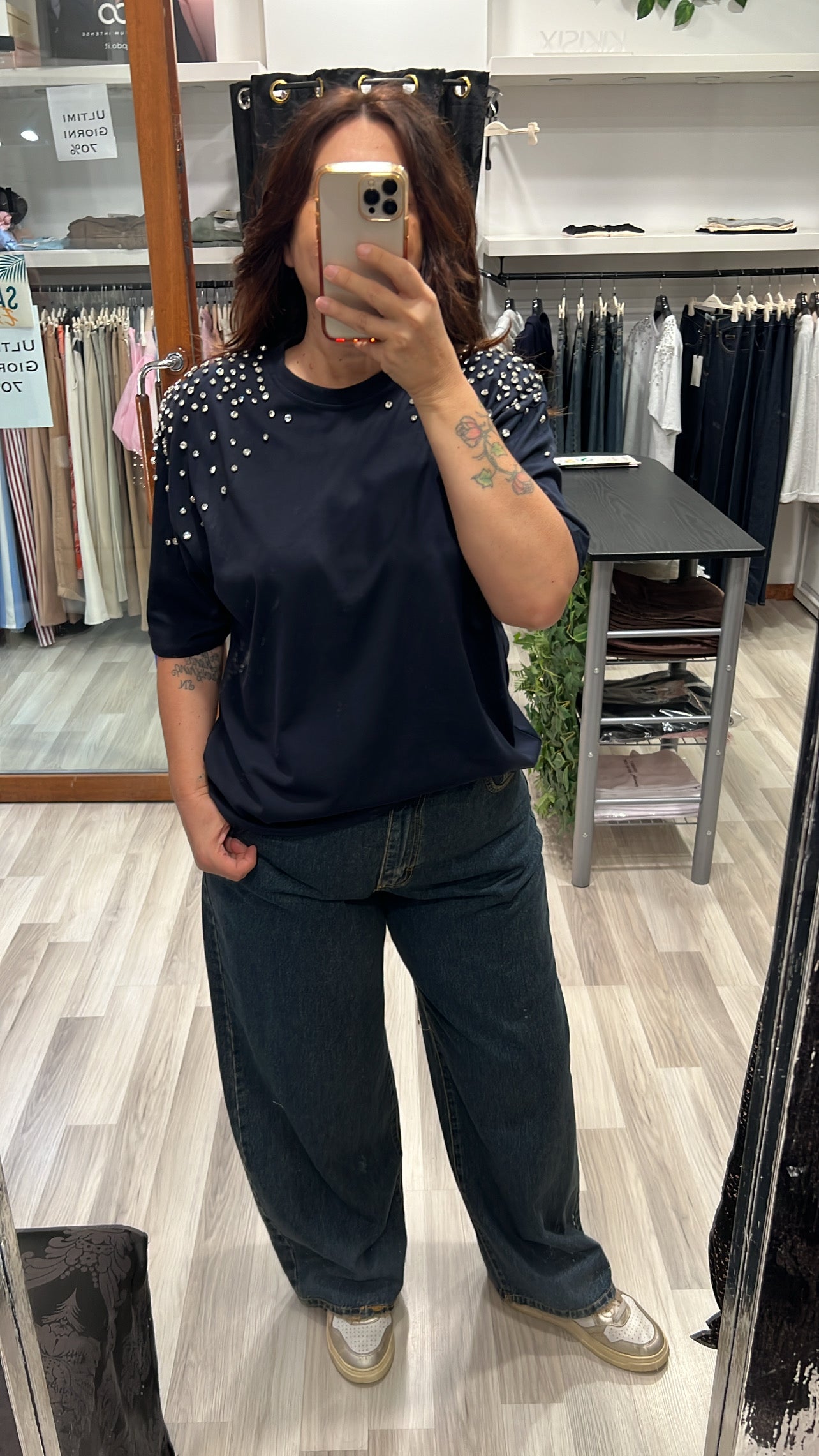 Tshirt brillanti e scritta kikisix