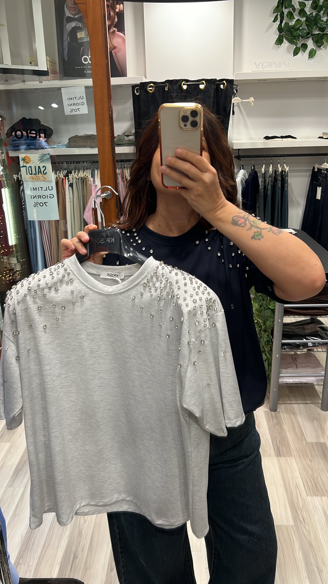 Tshirt brillanti e scritta kikisix